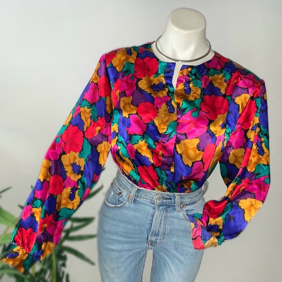 v i n t a g e :: Bold Floral Abstract Buttoned Satin Blouse - Picture 8 of 8